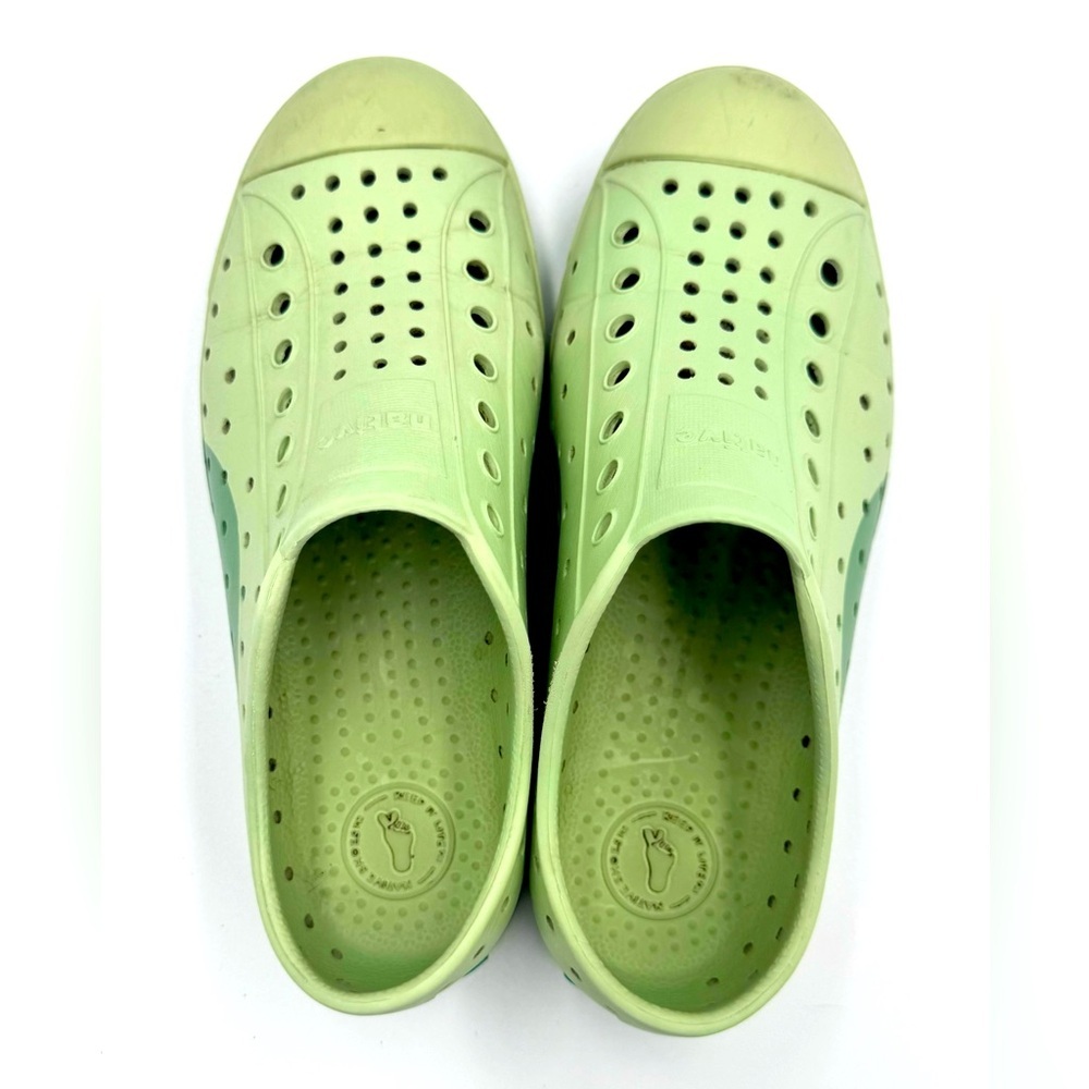 Native Sz J2 Kids Shoes in Light and Dark Green - Picture 5 of 6